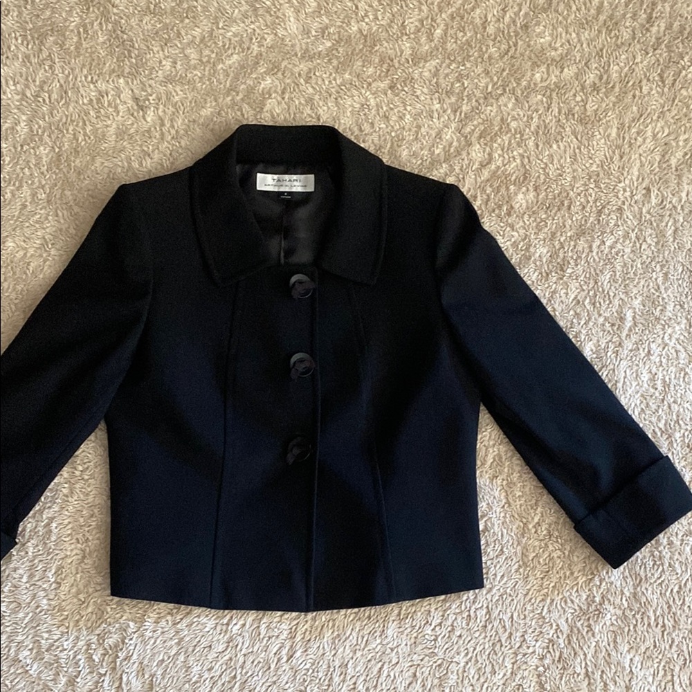 Size 6 Black Tahari Arthur Levine Cropped Blazer